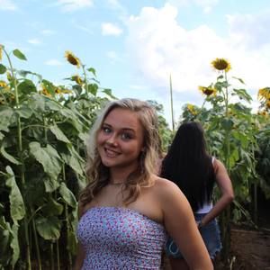 Meet your Posher, Caroline